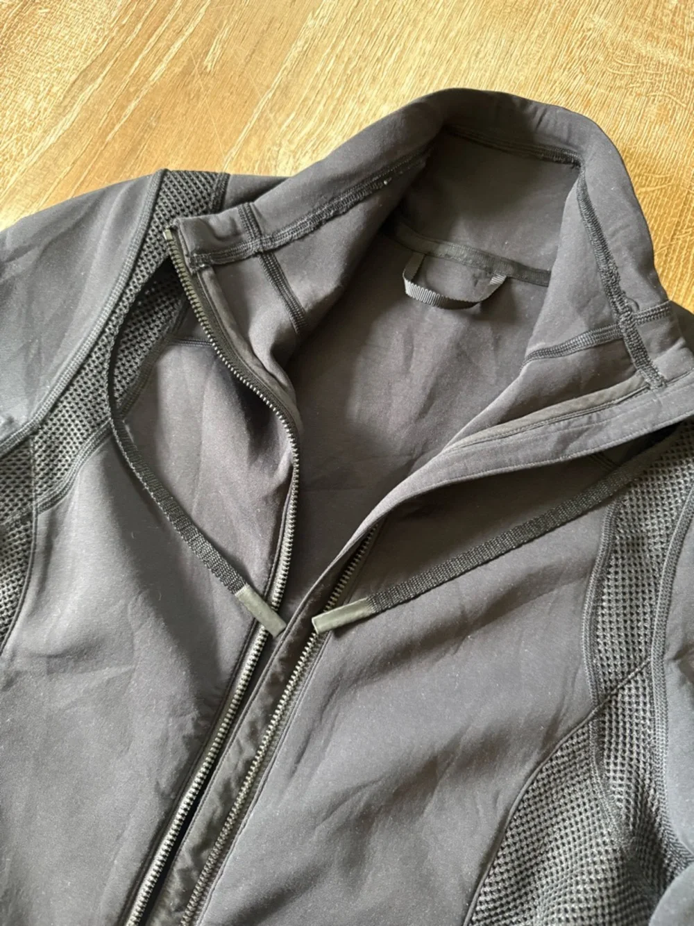 Lululemon Hot Mesh Jacket Black size 6 - Picture 2 of 5